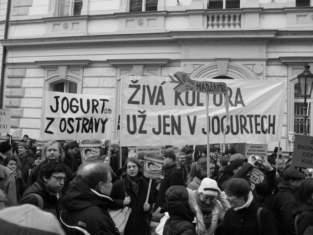 Demonstrace proti likvidaci živé kultury, Maltézské nám., Praha 14. 2. 2013, foto Adam Němec