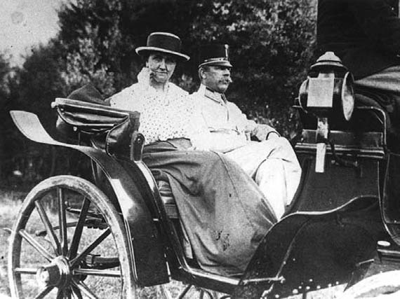 Manželé Halbaerthovi v Šamoríně v roce 1916